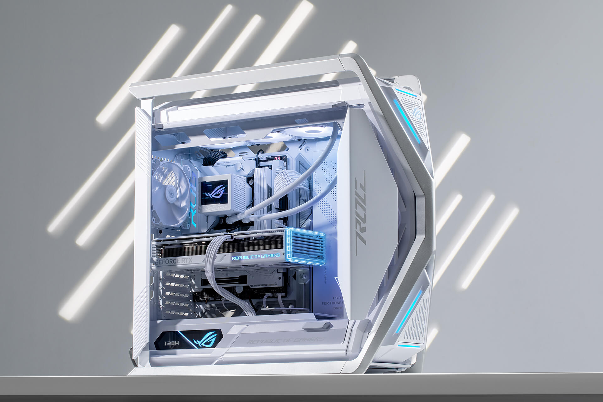 Een 45-graden hoek beeld van de ROG Maximus Z790 Formula pc build in combinatie met de ROG Ryujin III 360 ARGB White Edition.