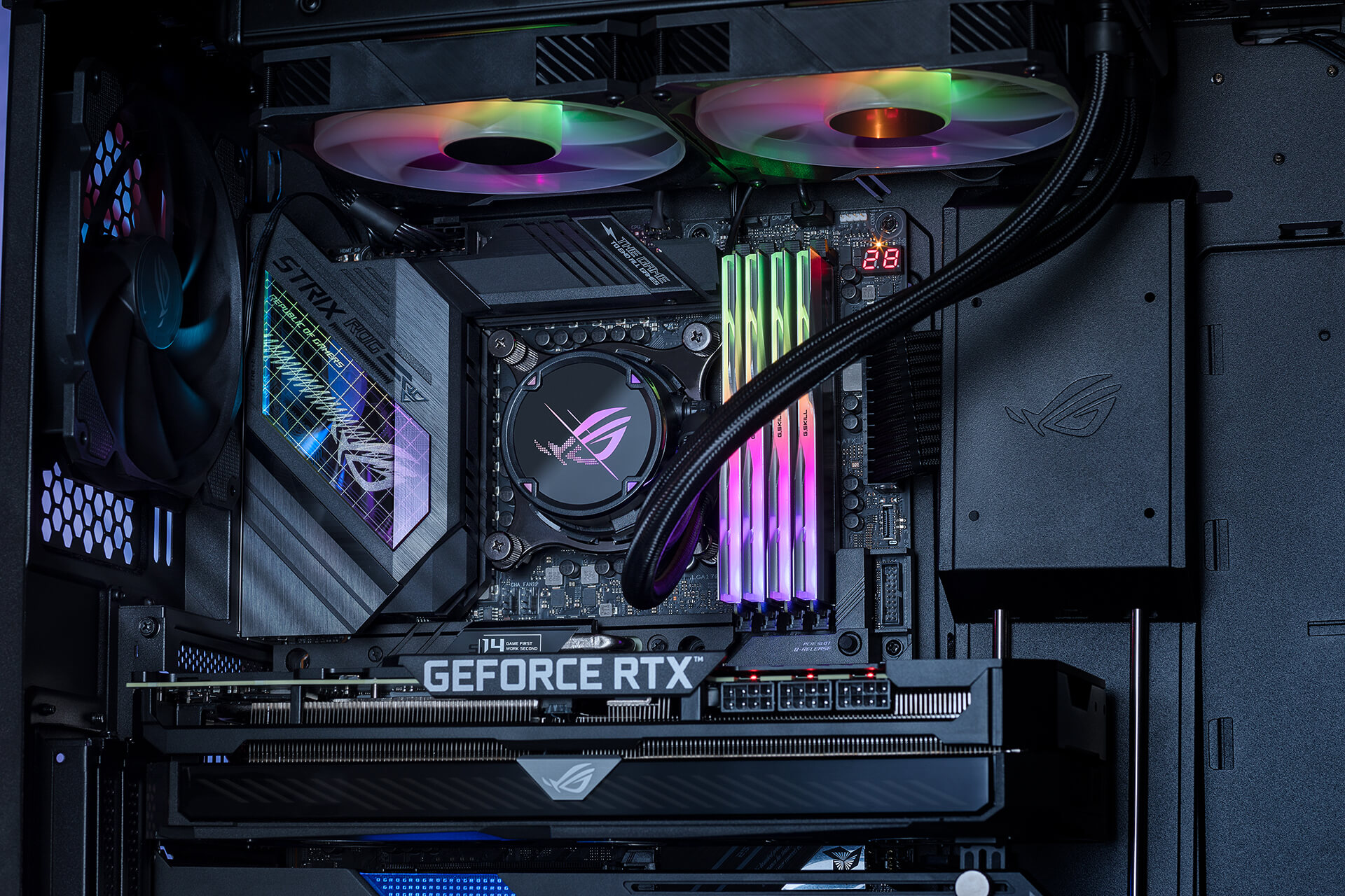 Close-up foto's van ROG Strix pc build met de ROG Strix II LC 360