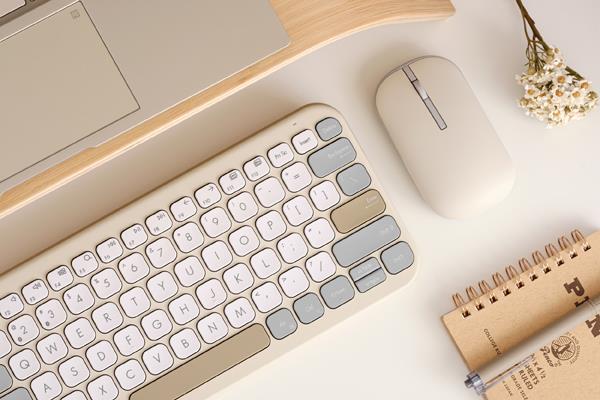 華碩Marshmallow系列無線鍵鼠，極簡設計搭配繽紛多彩的棉花糖色系，展現現代時尚風格。