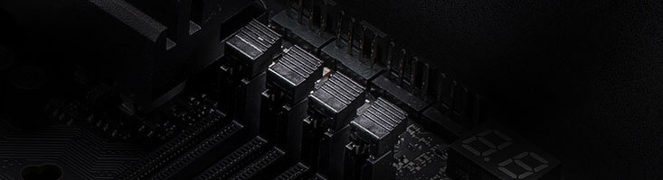 Q-DIMM 的 45 度角照片。